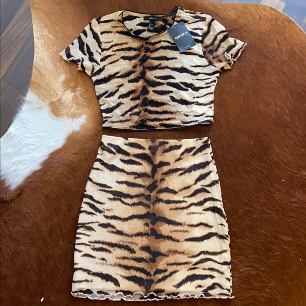 NWT Forever 21 Tiger print set! Both size Small